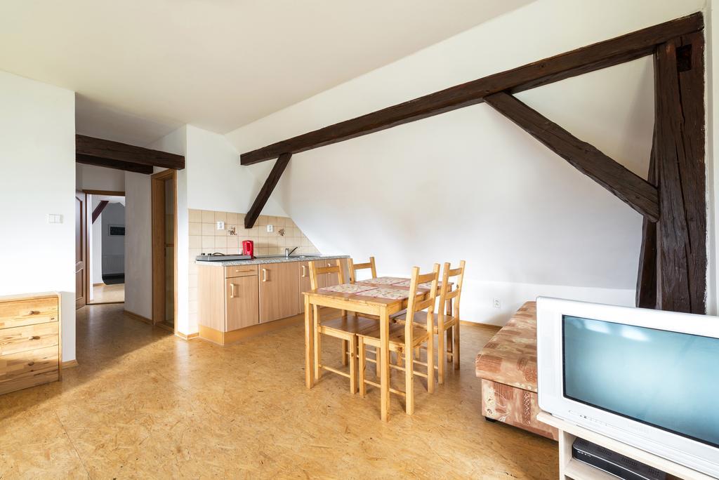 Penzion U Zámeckého parku Zihobce Extérieur photo