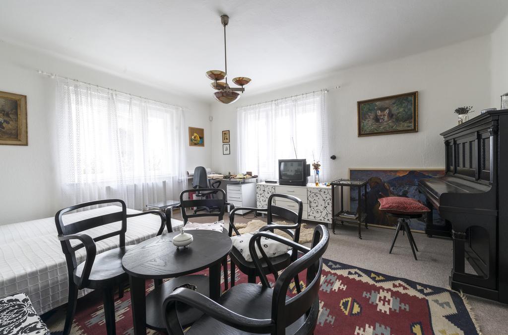 Penzion U Zámeckého parku Zihobce Extérieur photo